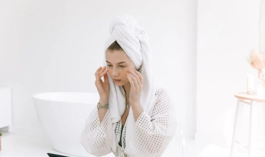 The Ultimate Skincare Routine: A Step-by-Step Guide from Cleansing to Moisturizing